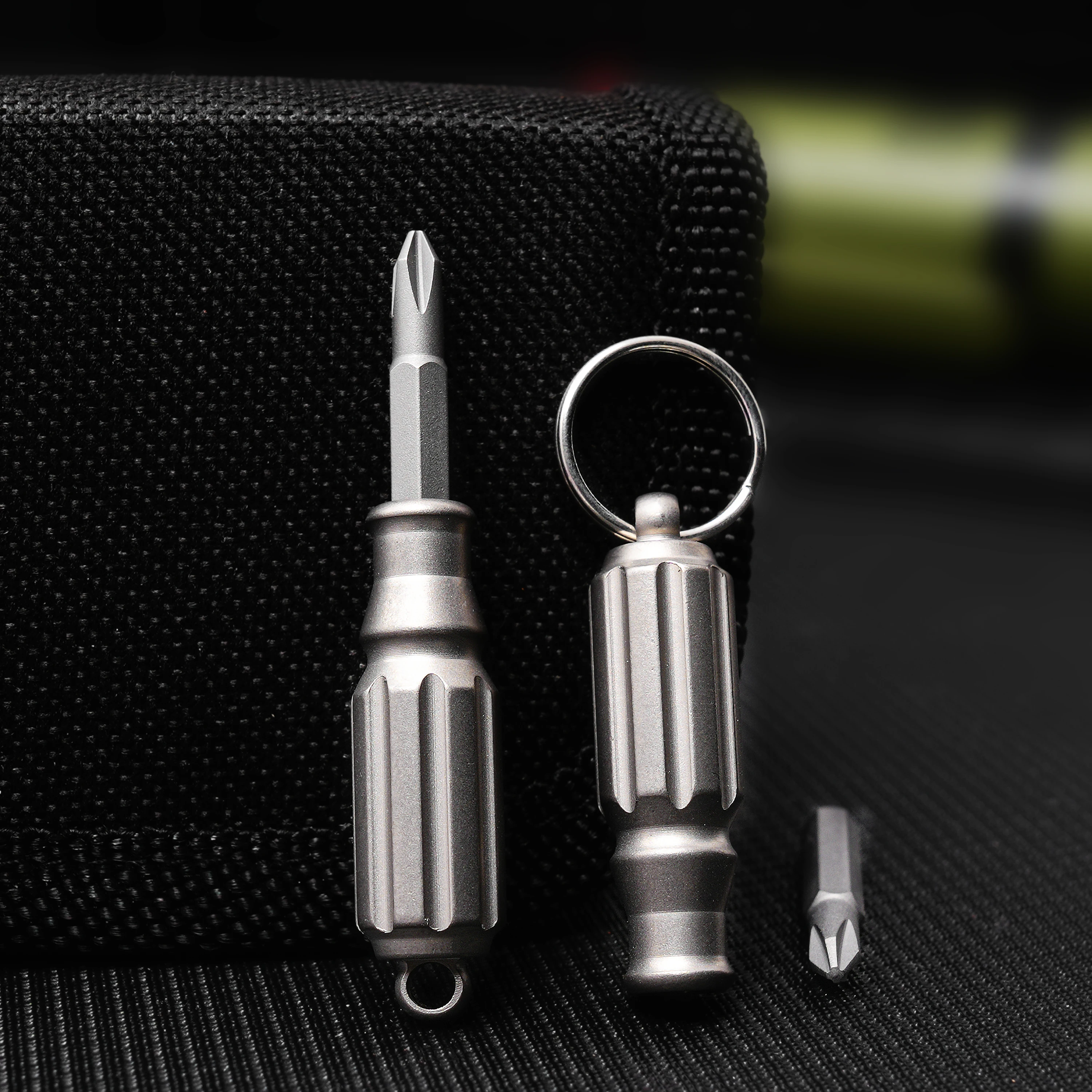 

TGZUO Titanium Alloy Screwdriver Mini EDC Multifunctional Tool Outdoor Portable Pocket Tool Keychain Pendant New Metal Gray