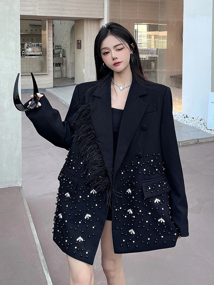 سترة فاخرة من حجر الراين والريش باللون الأسود للنساء لربيع وخريف 2025 معطف كبير الحجم مطرز باللؤلؤ سترة مزدوجة الصدر INKEO 5O037