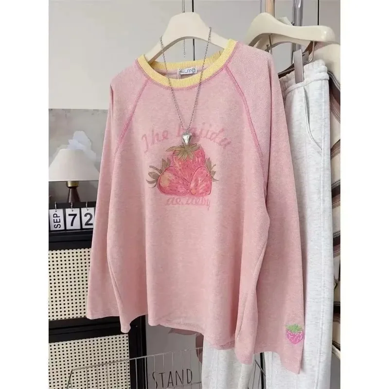 

Горячая футболка с длинными рукавами и круглым вырезом с клубничным принтом и вышивкой, женская свободная рубашка, топ