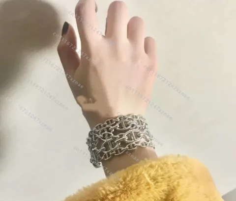 High-end Girls' Super Sparkling Light Luxury 18K Texture，Industrial Style Wide Version Pig Nose Bracelet