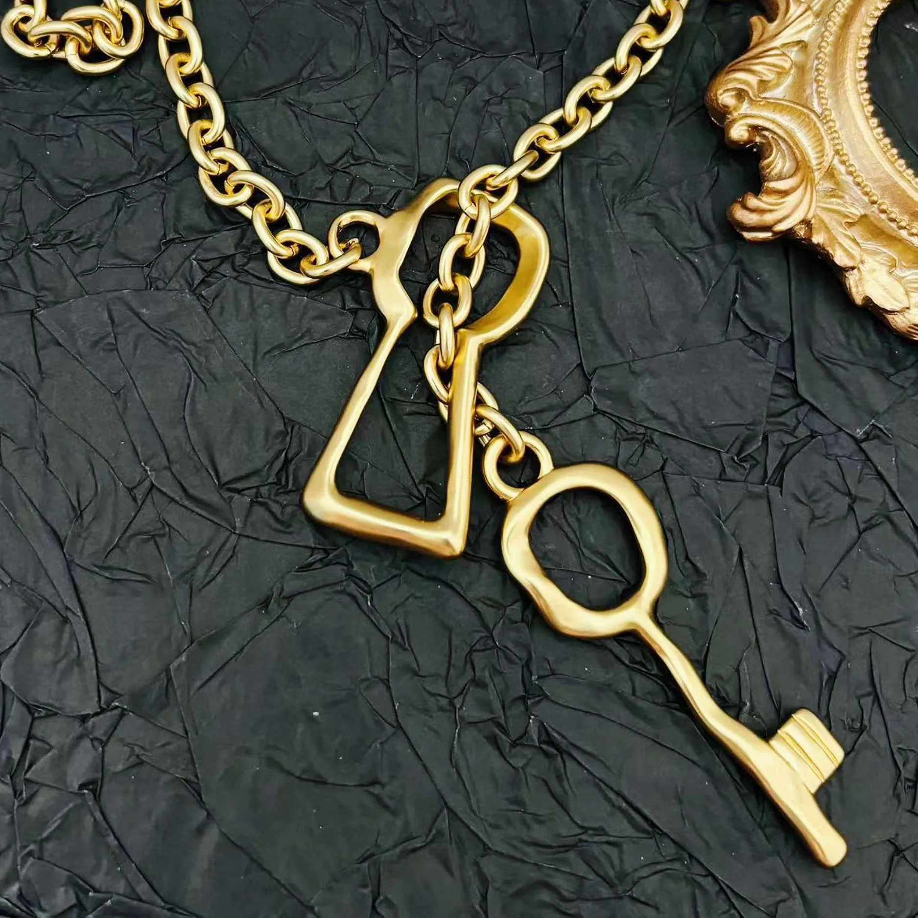 

Gazing Jewelry New European and American fashion key long necklace