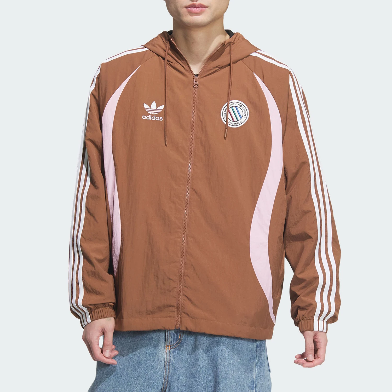 

Оригинальная мужская куртка Adidas Three Stripes в стиле ретро с капюшоном и элементами пэчворка JL8359