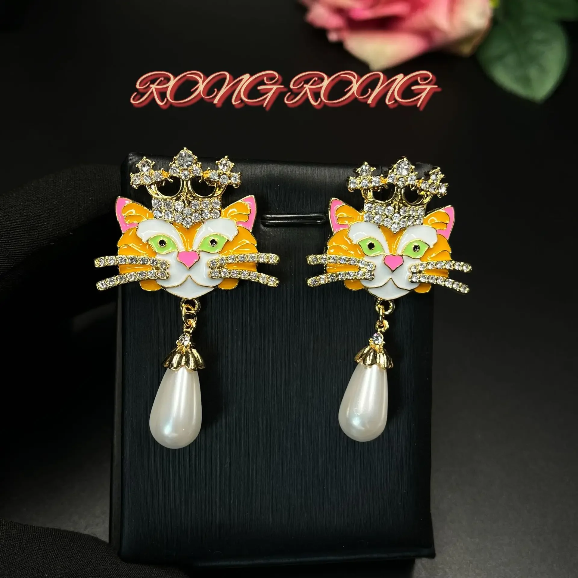 Medieval earrings high-end designer crown yellow cat stud earrings cute childlike sweet vintage jewelry