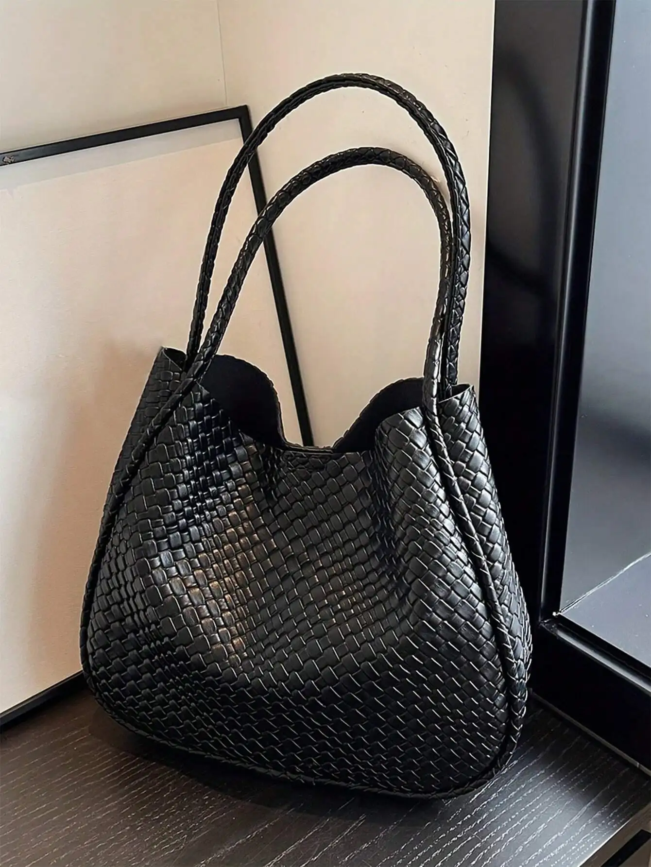 

Single Shoulder Bag With Large Capacity For Commuting, Leisure, And Work, Retro And High-End Texture, Simple And Fashionable Tot