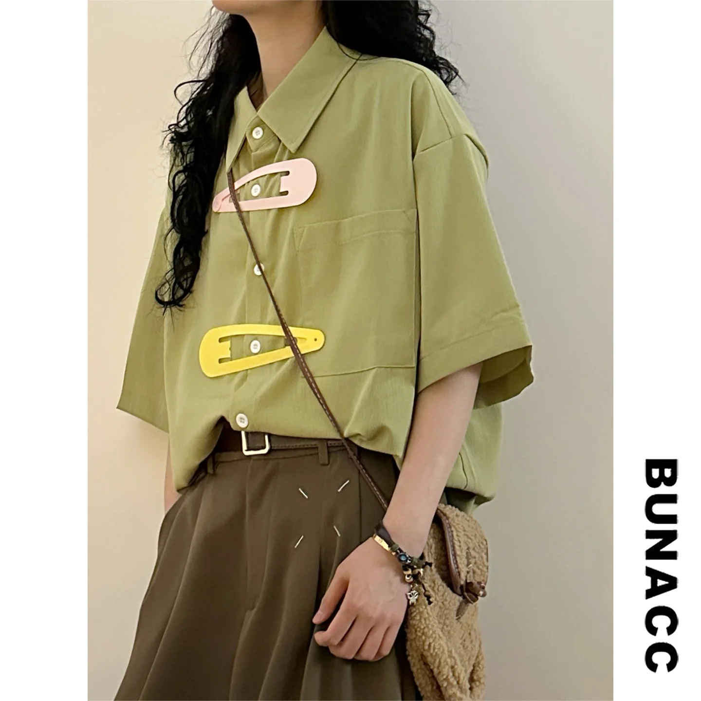 

Summer Textured Loose Short Sleeve Women's Shirt Retro Hong Kong Style Decorative Pin Casual Blouse Female Fashion MOK-3037A