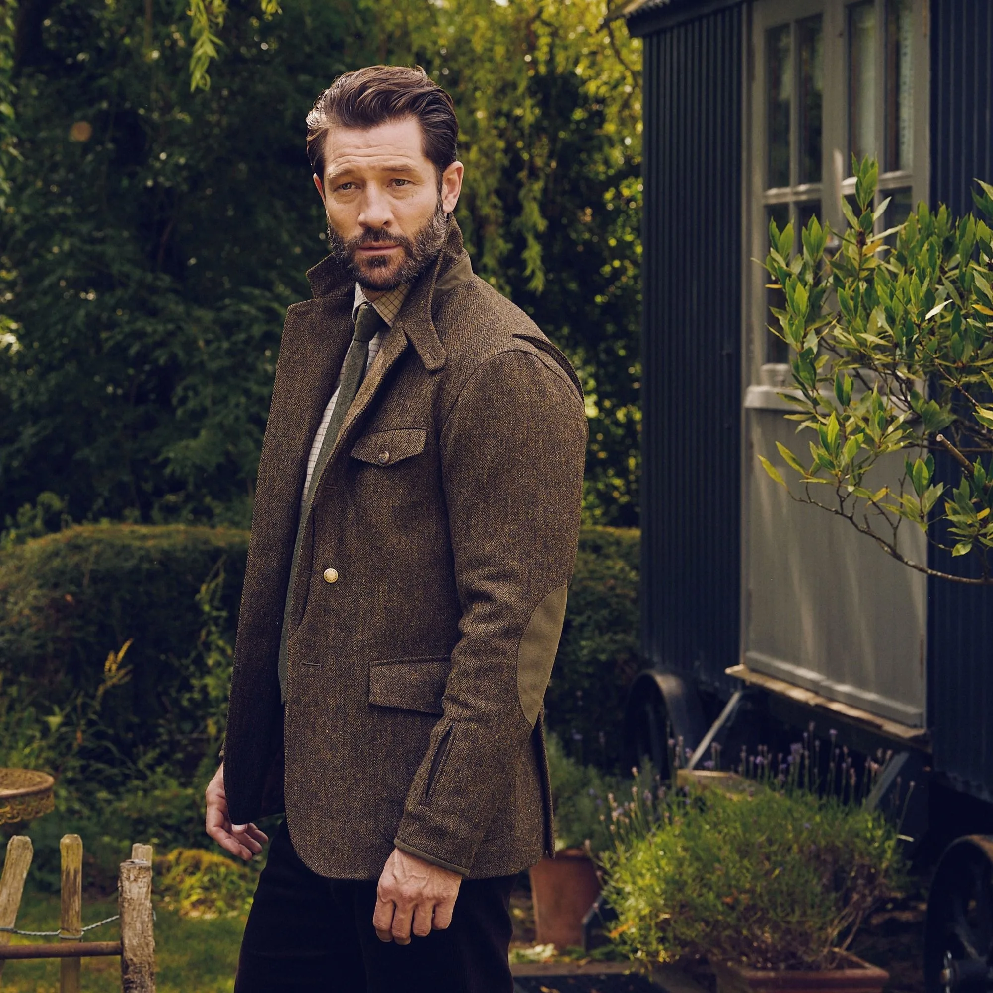 Classic Olive Green Herringbone Tweed Field Jacket with Multi Pockets and Button Collar Men Autumn Norfolk Customized M266018