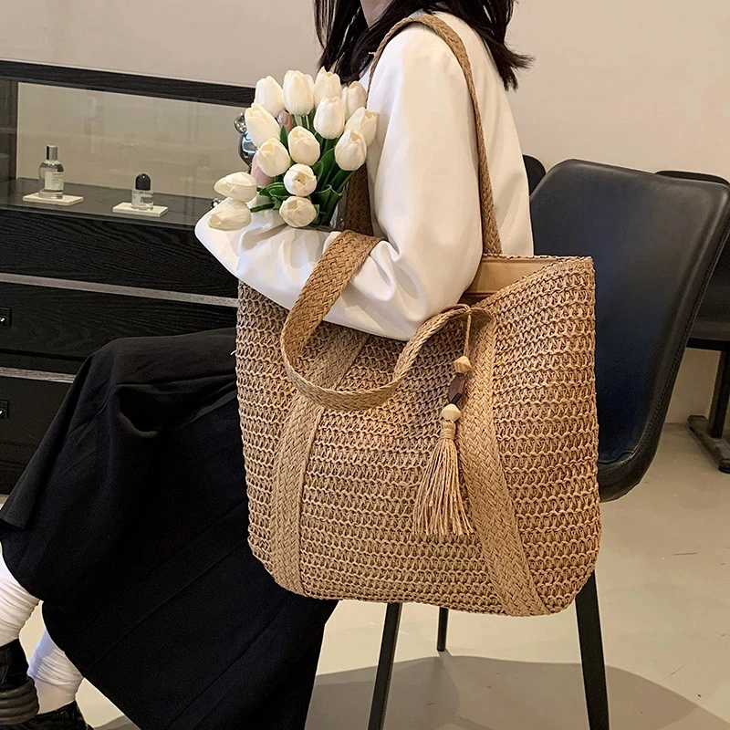 Large Capacity Woven Handbag Personalized Summer Beach Straw Handbag Tassel Design Bohemian Shoulder Bag Ladies Travel Toe Bag