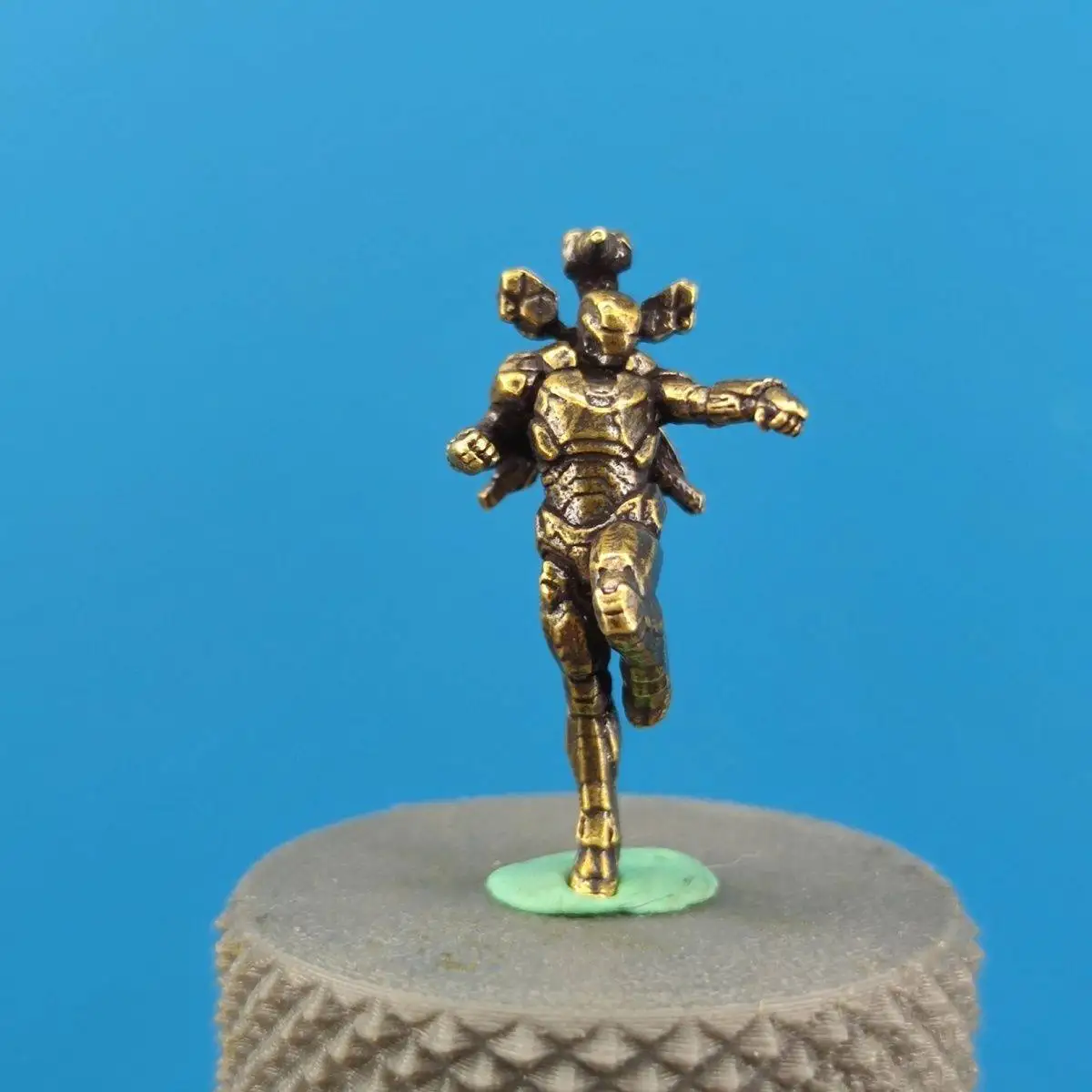 

Миниатюрная фигурка Железного человека Марк 50 (деликатная версия) из латуни Zhongdong, украшение для автомобиля, коллекционная фигурка для мужчин, Marvel Avengers