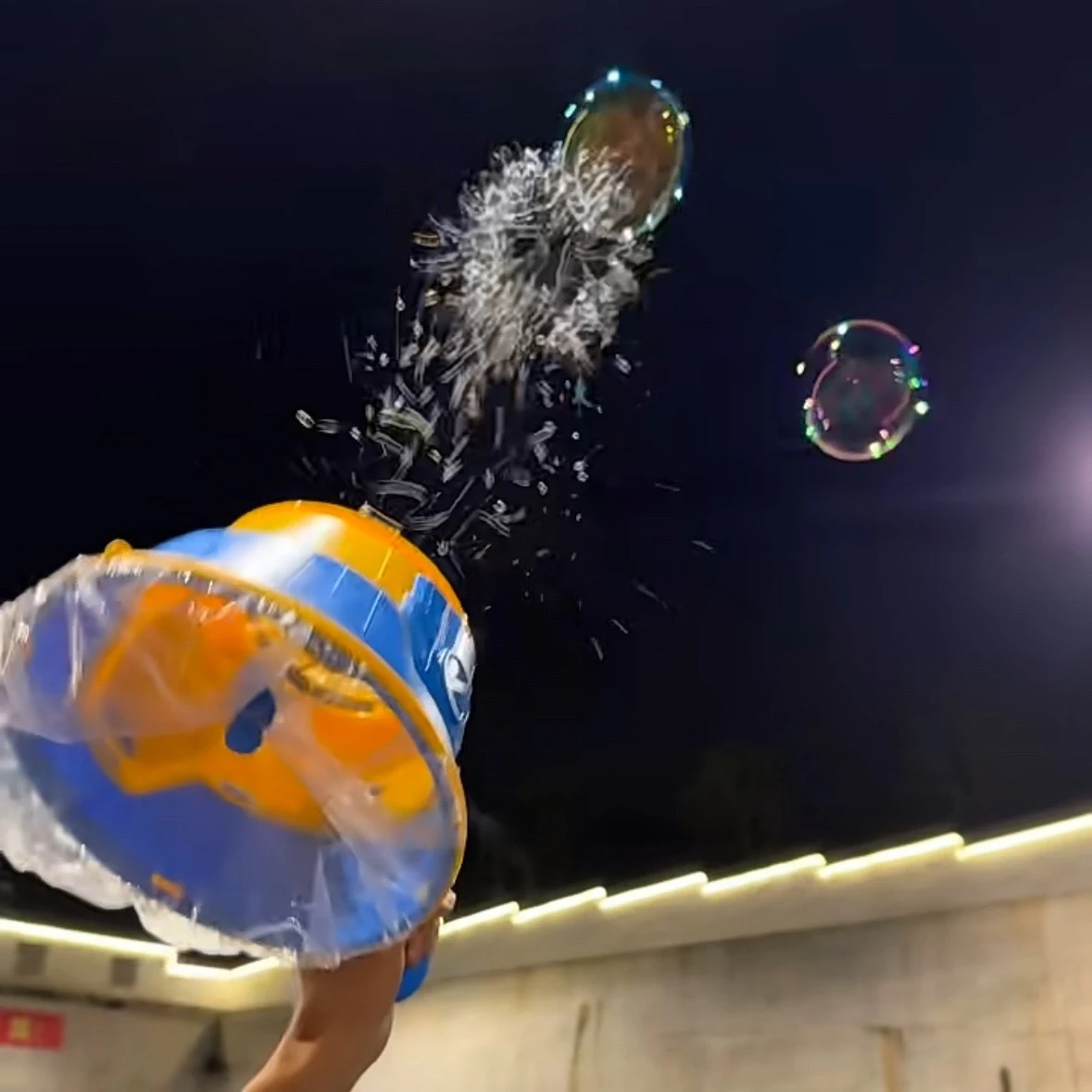 Novelty Air Cupola Multi-hole Bubble Blower Kids Handheld Flowers Gatling Gun Outdoor Party Games Bubble Blowing Toy Gift