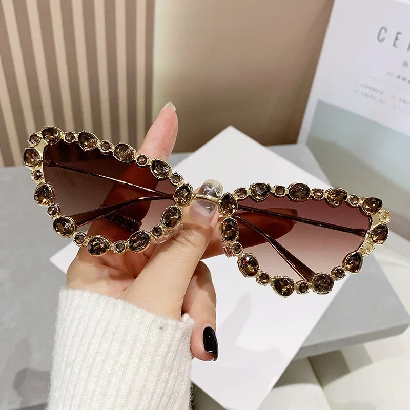 Fashion Vintage Diamond Cat Eye-zonnebril Dames 2023, luxe merkontwerper Kristallen zonnebril Trend Sexy dames metalen tinten