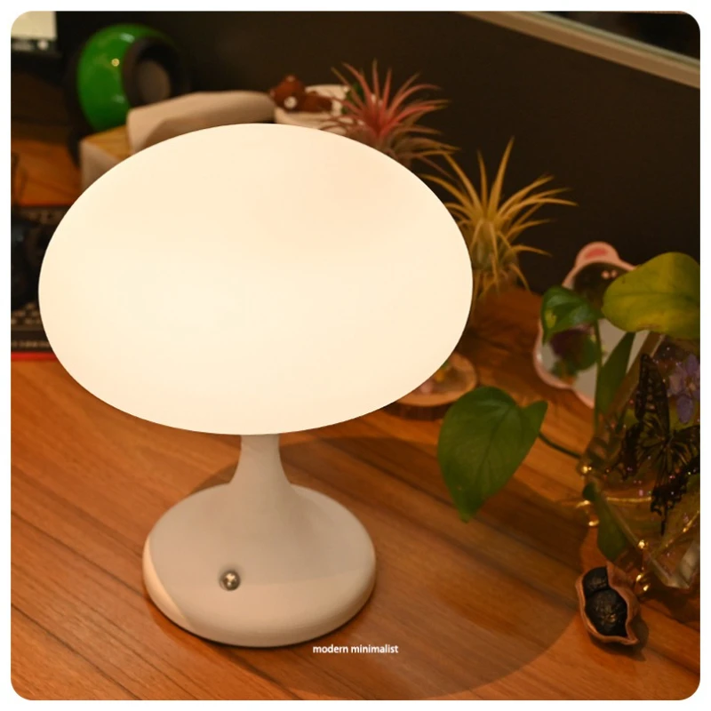 شحن مصباح طاولة غرفة النوم بجانب السرير مصباح جو ضوء الليل