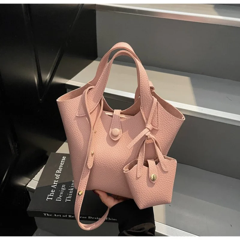 

Trendy And Simple Women Crossbody Bag In Soft Leather For Casual Everyday Use And Errands