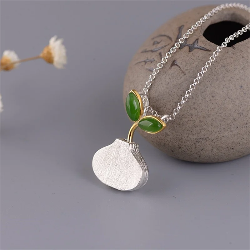 

Creative Brushed Silver Vase Chokers Necklaces for Women 925 Silver Natural Green Jasper Sprouted Leaf Pendants Necklaces +Chain