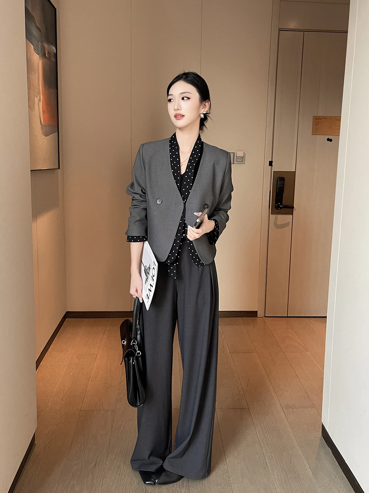 Pantaloni da Completo a Vita Alta da Donna, Nuova Collezione Primavera 2026, Eleganti e Semplici, Morbidi e Fluidi, a Gamba Dritta, Lunghi, per il Lavoro