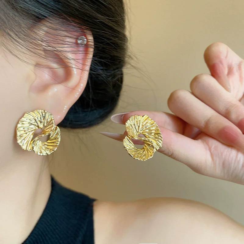 Hollow Metal Big Stud Earrings for Women Golden Silver Color Uneven Carving Abstract Flod Flower Earrings Simple Vintage Jewelry