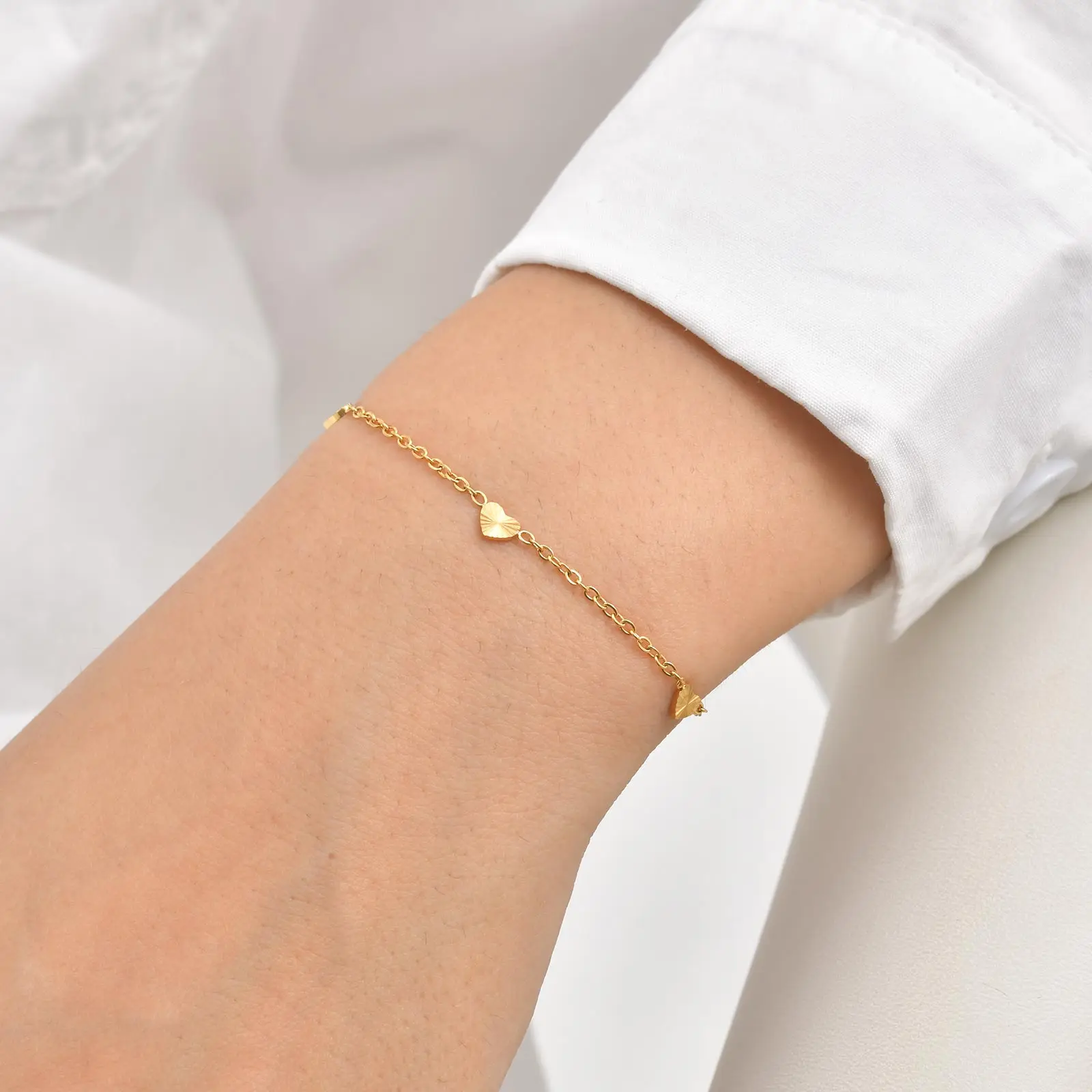 سوار على شكل قلب بسيط للنساء والفتيات، أساور سلسلة من الفولاذ المقاوم للصدأ باللون الذهبي، هدية مجوهرات عصرية لحفلات الزفاف