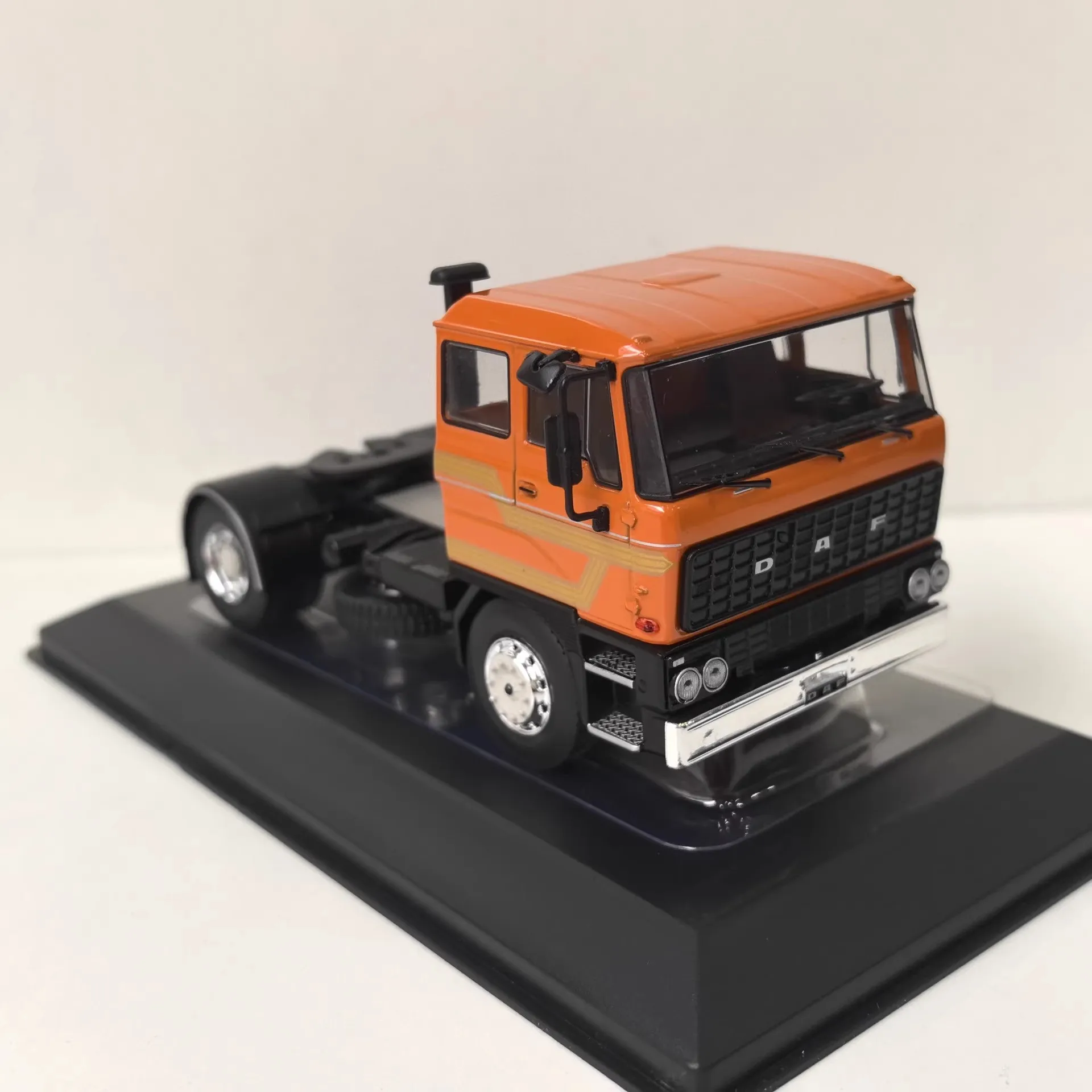 Diecast IXO 1/43 Scale DAF 2800 1975 Tractor Truck Alloy Car Model view 4