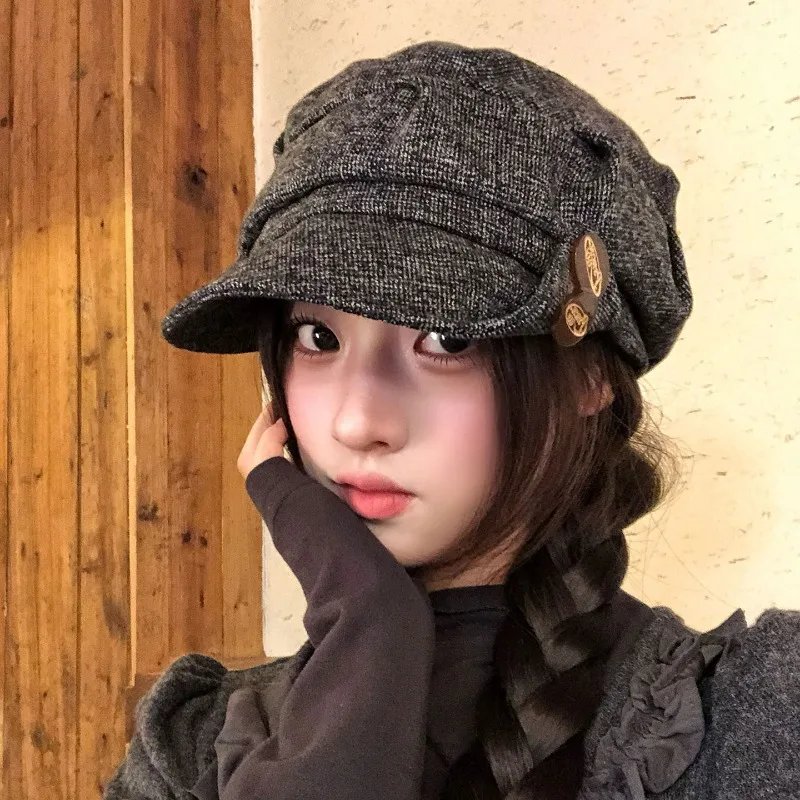 Japanische Retro-Reithut mit doppelten Knöpfen und plissiertem Klappendesign für Herbst und Winter, britische warme Newsboy-Mütze für Damen und Herren – Detail 1
