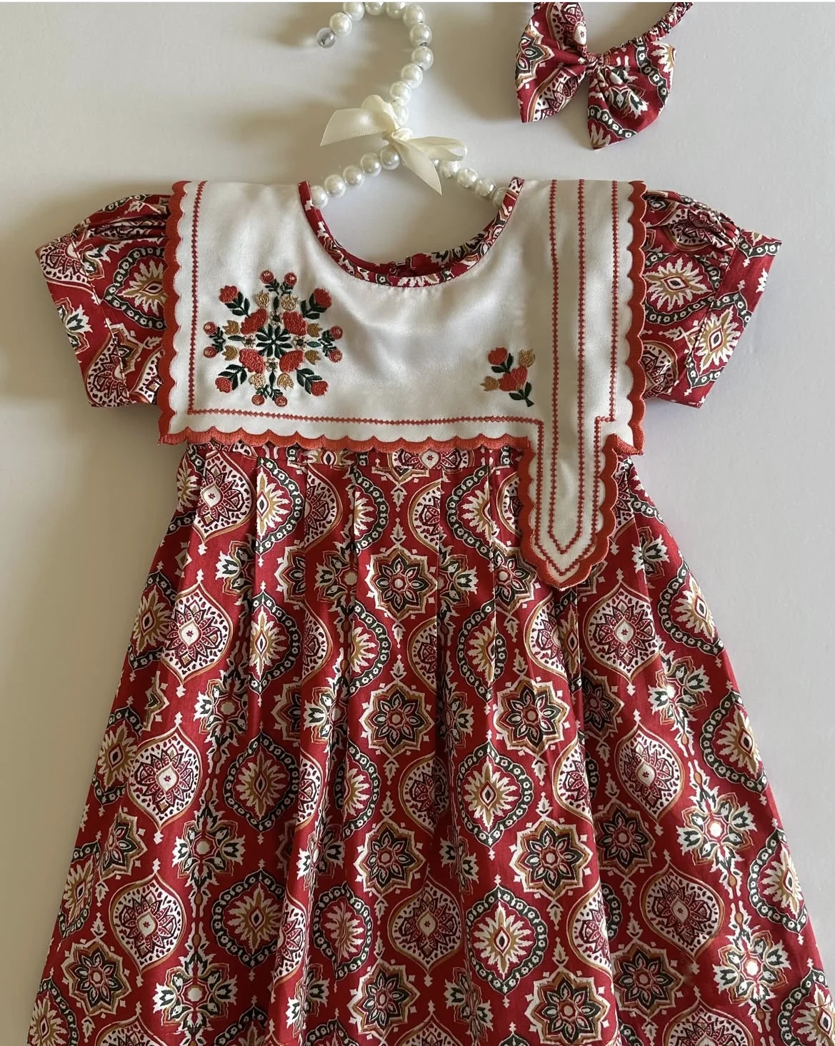 

Baby Girl Summer Pink Flower Embroidery White Vintage Princess Ball Gown Dress for Party Eid Birthday Causal Photograph B263