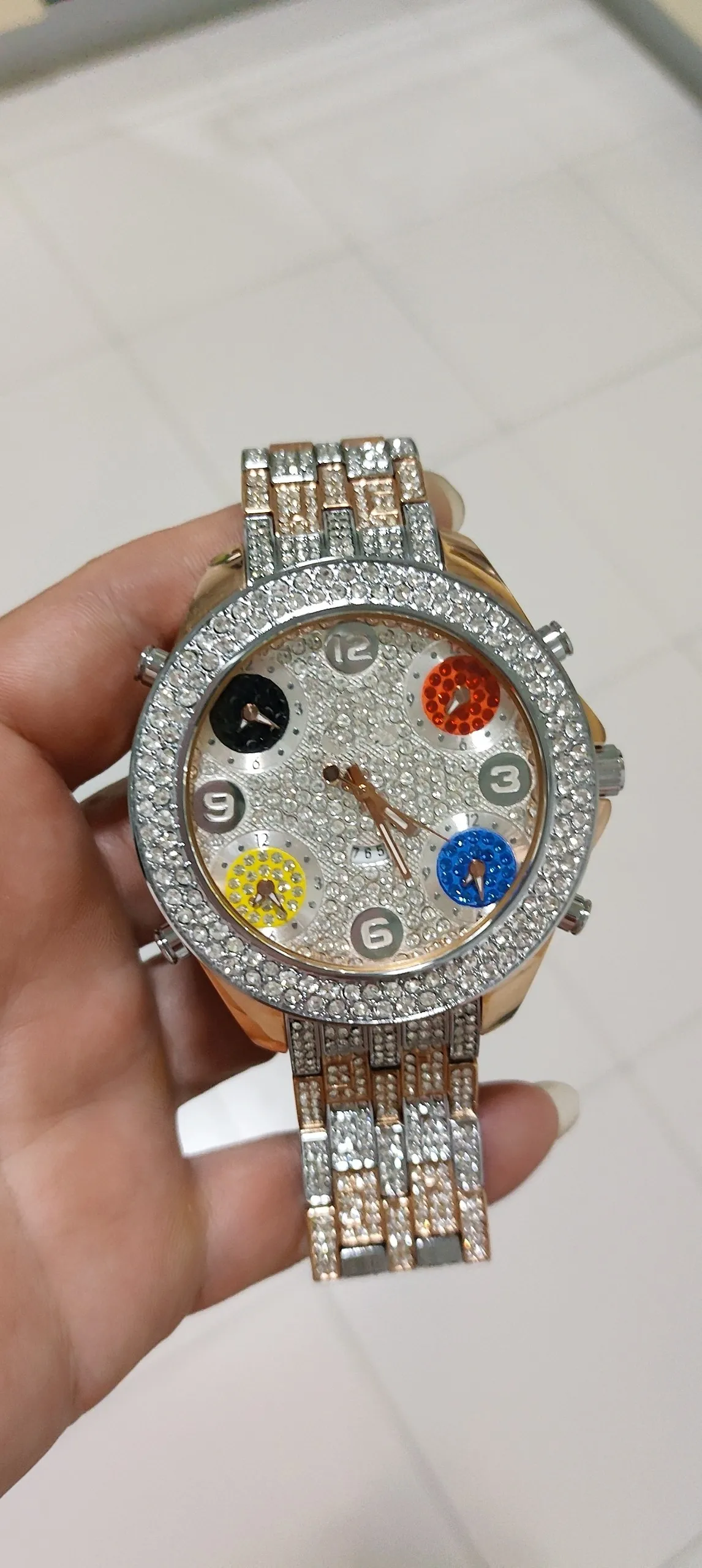 

Large Plate Quartz Gypsy Multi-time Zone Map Couple High-end Rhinestone Steel Belt Watch