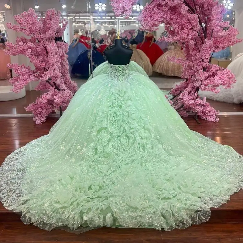 Gaun pesta Glitter hijau gaun Quinceanera Off-Shoulder berpayet manik-manik renda Tull Tiered Vestidos De 15 Anos manis