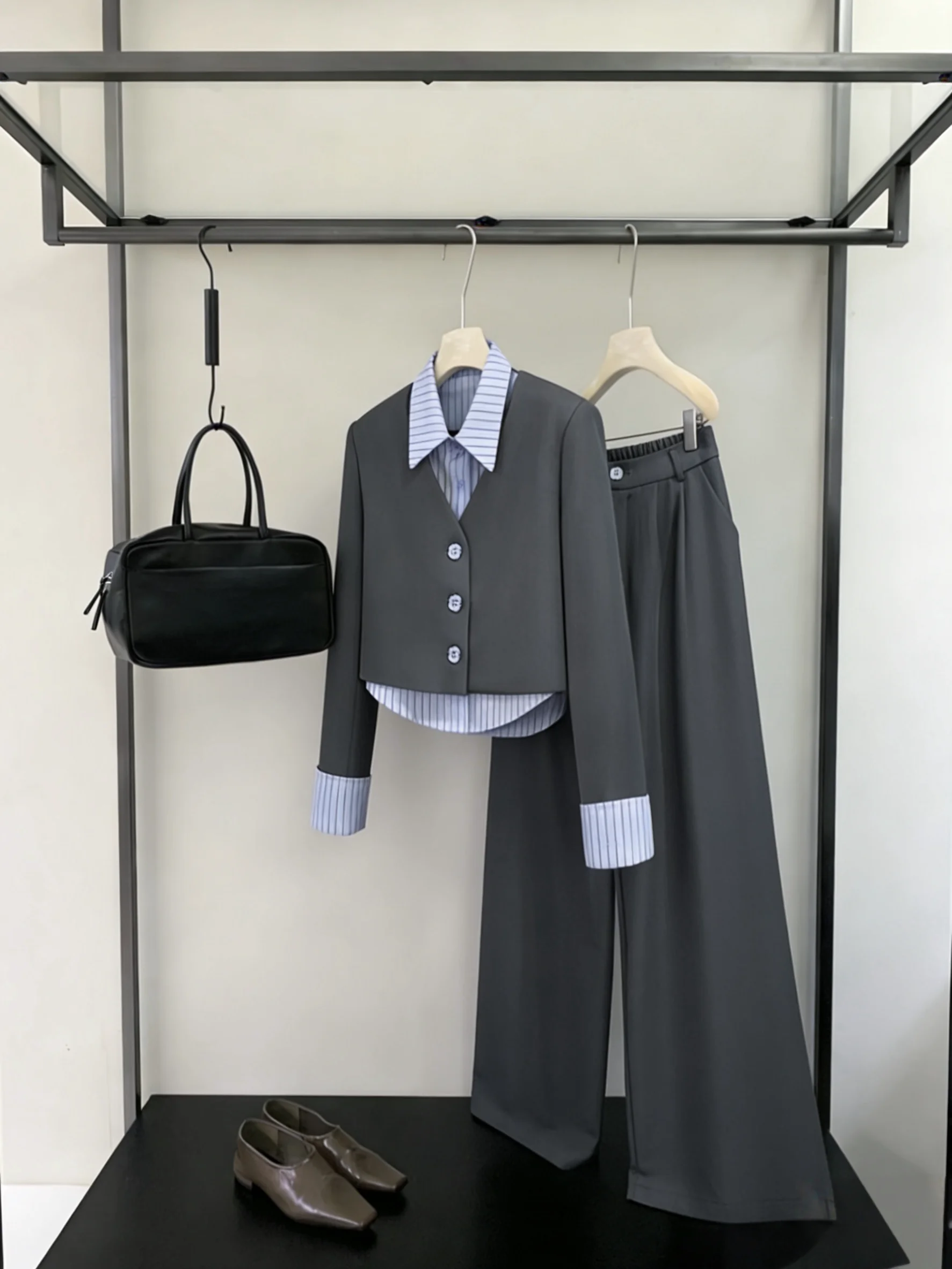 Conjunto Gris para Mujer, Diseño Sensacional, Sensación de Alta Gama, Elegancia Primavera 2026, Conjunto de Dos Piezas de Alt...