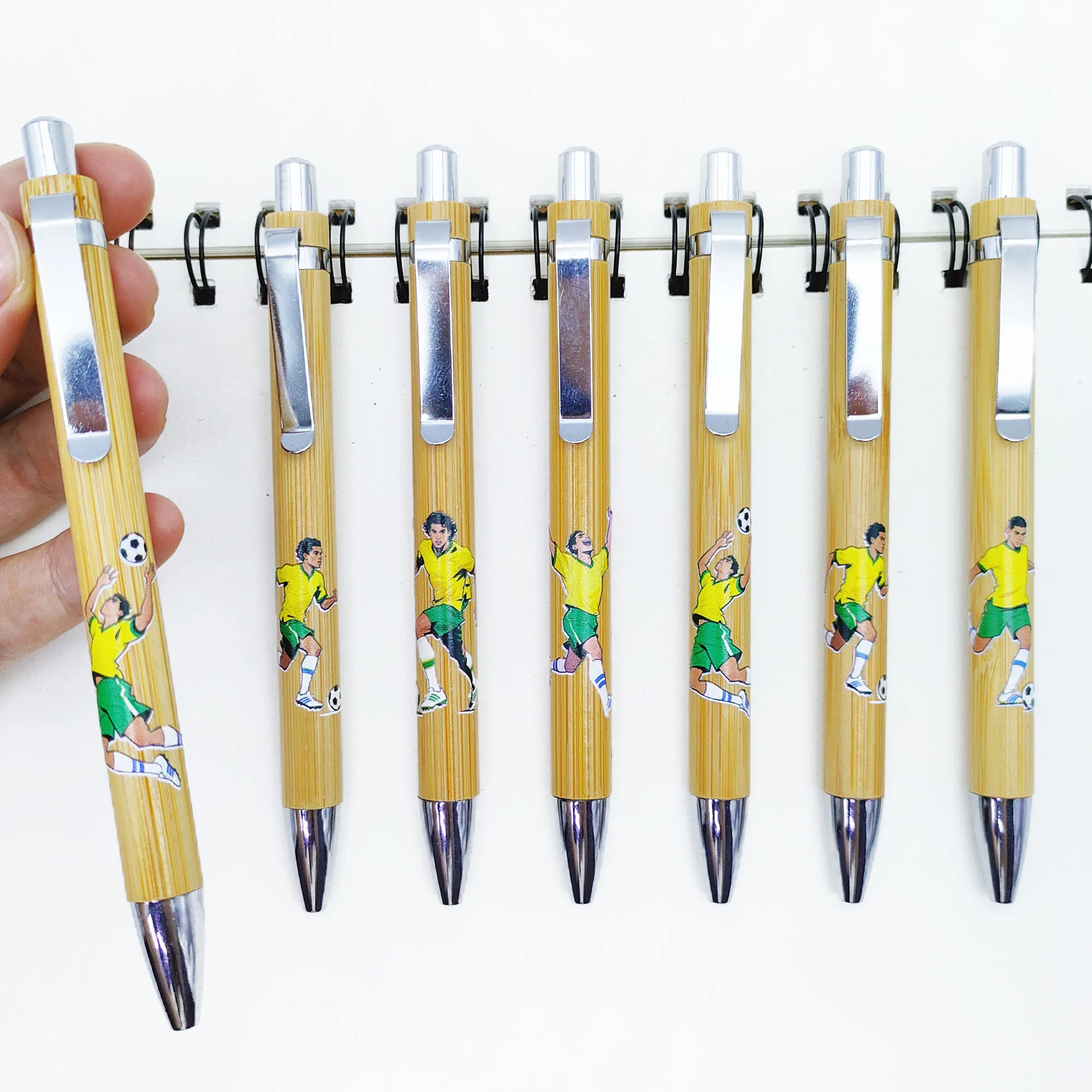7 قطع/12 قطع أقلام حبر جاف برازيلية تحت عنوان كرة القدم هي قرطاسية الكتابة المفضلة للطلاب وعشاق كرة القدم.