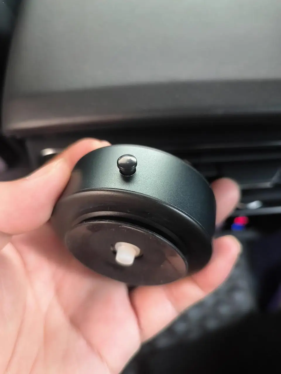New Intelligent Car Mount Mobile Phone Holder Magnetic Black Technology Universal Adsorption Bracket Vacuum Adsorption 2026