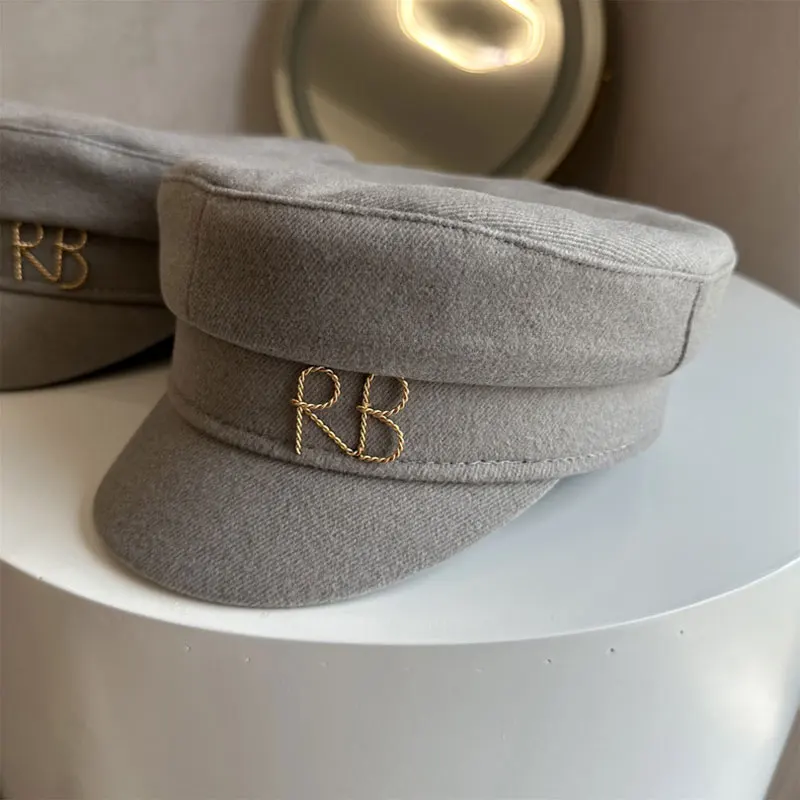 2024 New Fashion Brand Designer Autumn Winter Newsboy Caps Metal Letter Decorated Flat Gray Wool Caps Chapeu Octagonal Cap