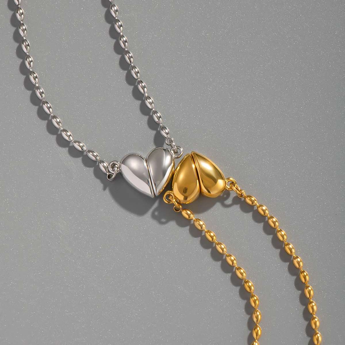 نمط جديد الفولاذ المقاوم للصدأ المغناطيس الحب قلادة قلادة للنساء 18K مطلية بالذهب الساحرة مجوهرات مقاومة للماء لارتداء دارلي