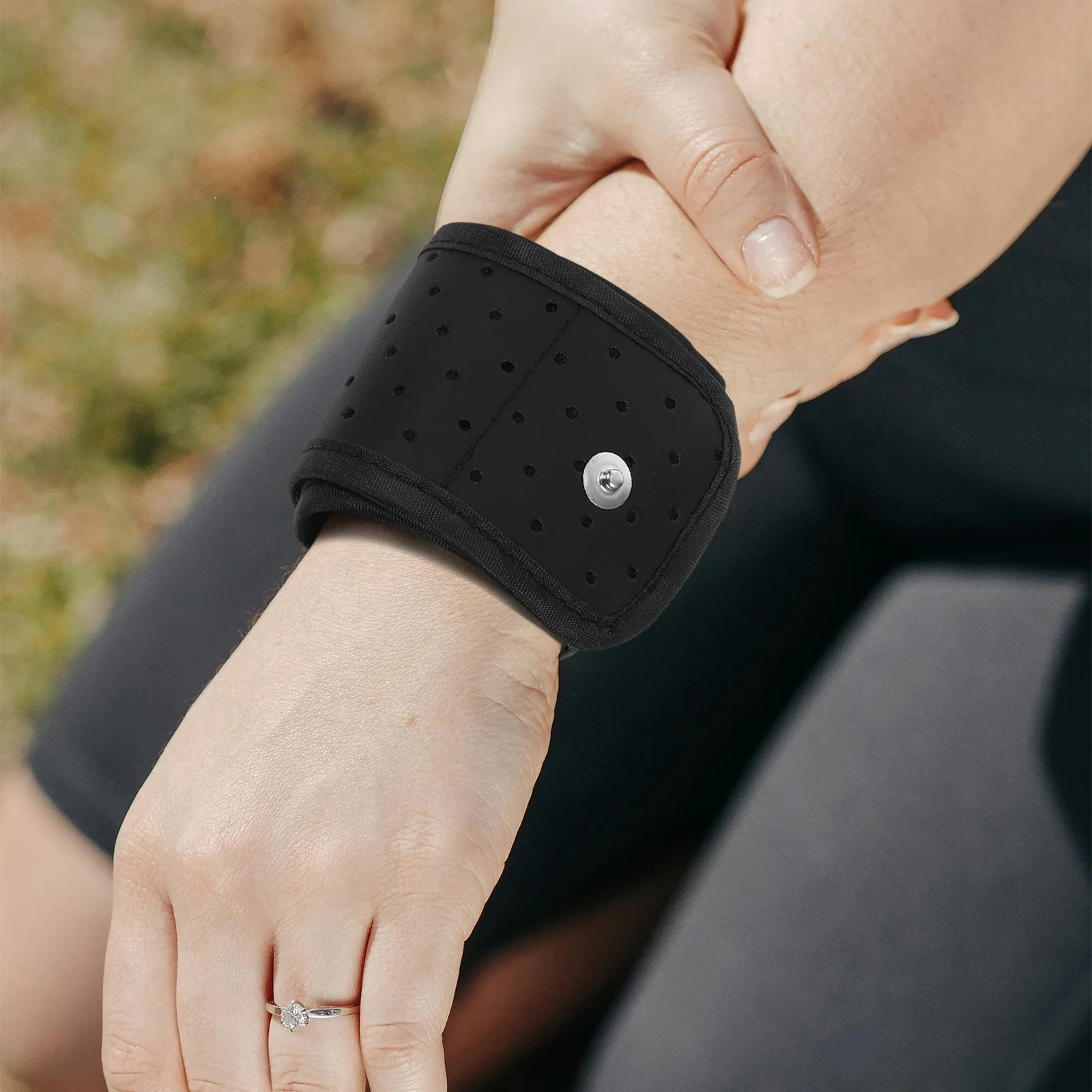 

Adjustable Grounding Wristband Skin-Friendly Wrist Brace Pain Relief Electrostatic Removal Anti-Static Strap Earthing Band For