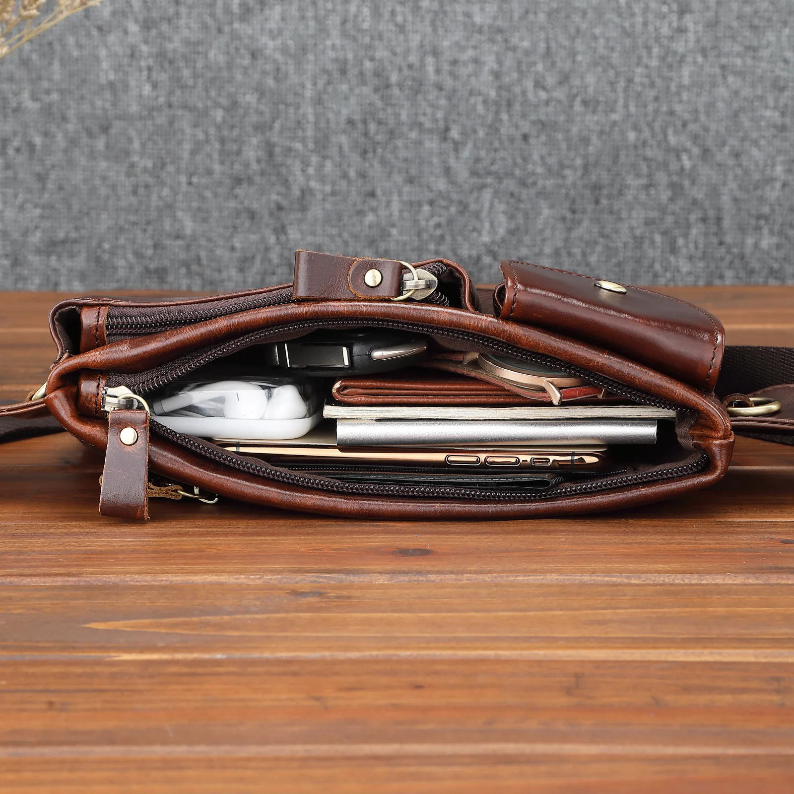Bolsos de pecho de cuero genuino Vintage para hombre, riñonera para viajes al aire libre, deportes, riñonera para hombre, bolso de hombro tipo