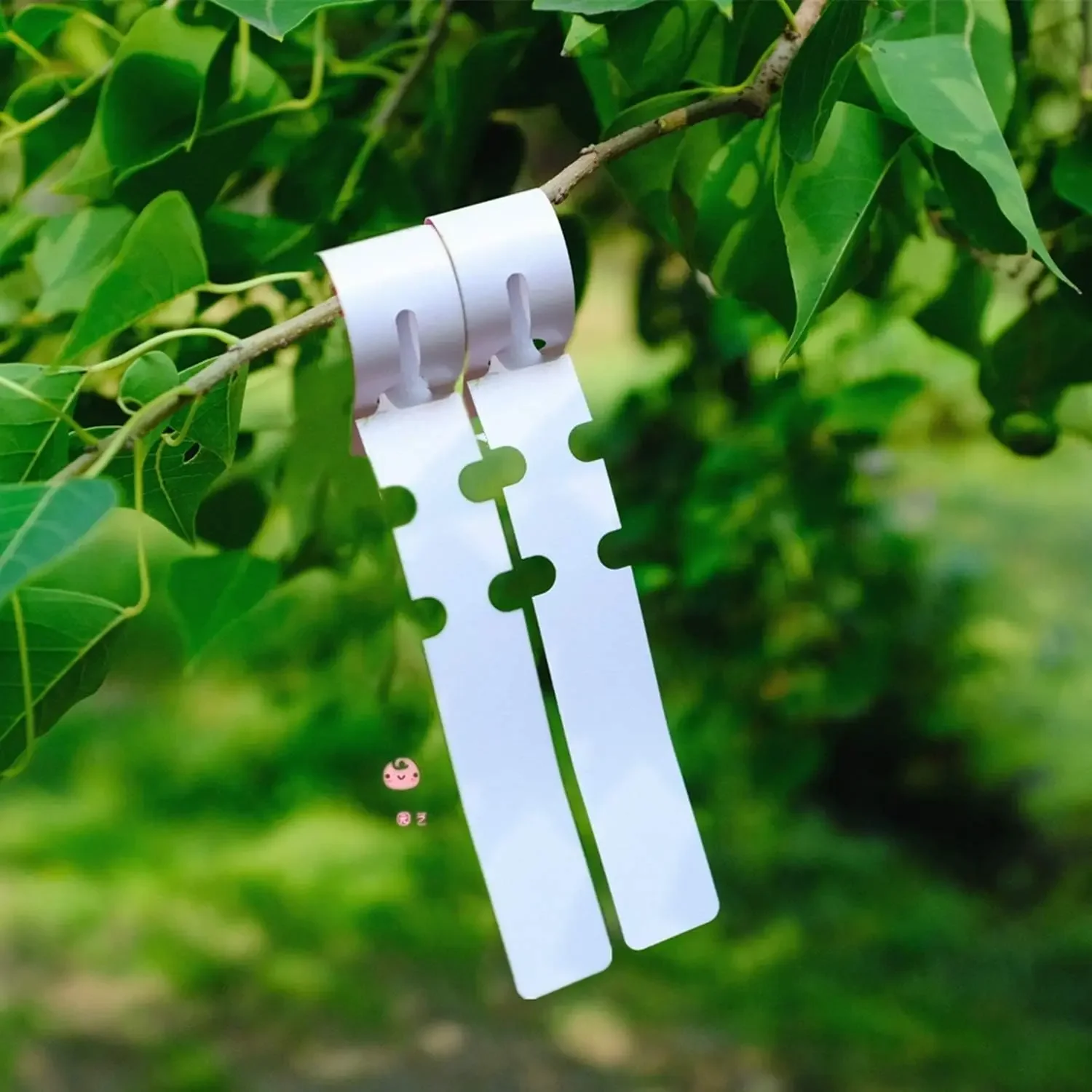 100pcs Tree Tags Plastic Plant Labels Wrap Around Hanging Tags Tree Markers Signs Nursery Labels for Plants Garden Outdoor