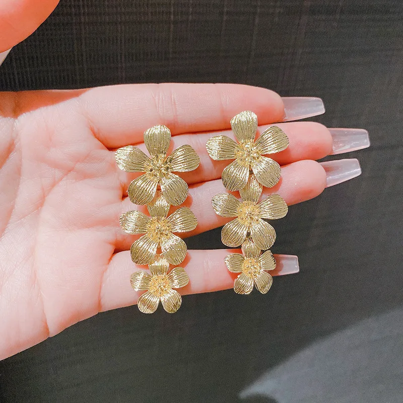 French Vintage Gold Color Tassel Flower Stud Earrings Fashion Alloy Earrings For Women Trendy Luxury Party Jewelry Gifts