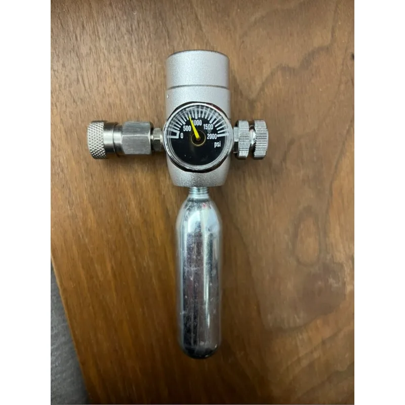 Pneumatic coffee machine, CO2 CO2 pressure reducing can control pre-immersion, constant pressure output