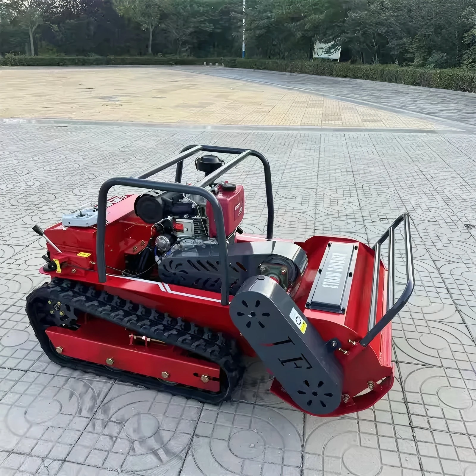 Tracked Radio Controlled Grass Cutter Machine Hot Sale Remote Control 4-stroke Cordless Robotic Lawn Mower All Terrain