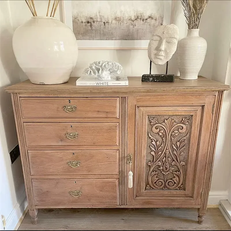 ตู้ไม้เนื้อแข็งสไตล์นอร์ดิกฝรั่งเศสแบบเรโทร รุ่น LS 42 ใช้เป็นตู้เก็บของข้างโต๊ะอาหาร  แกะสลักและทำให้ดูเก่า  สามารถปรับแต่งได้