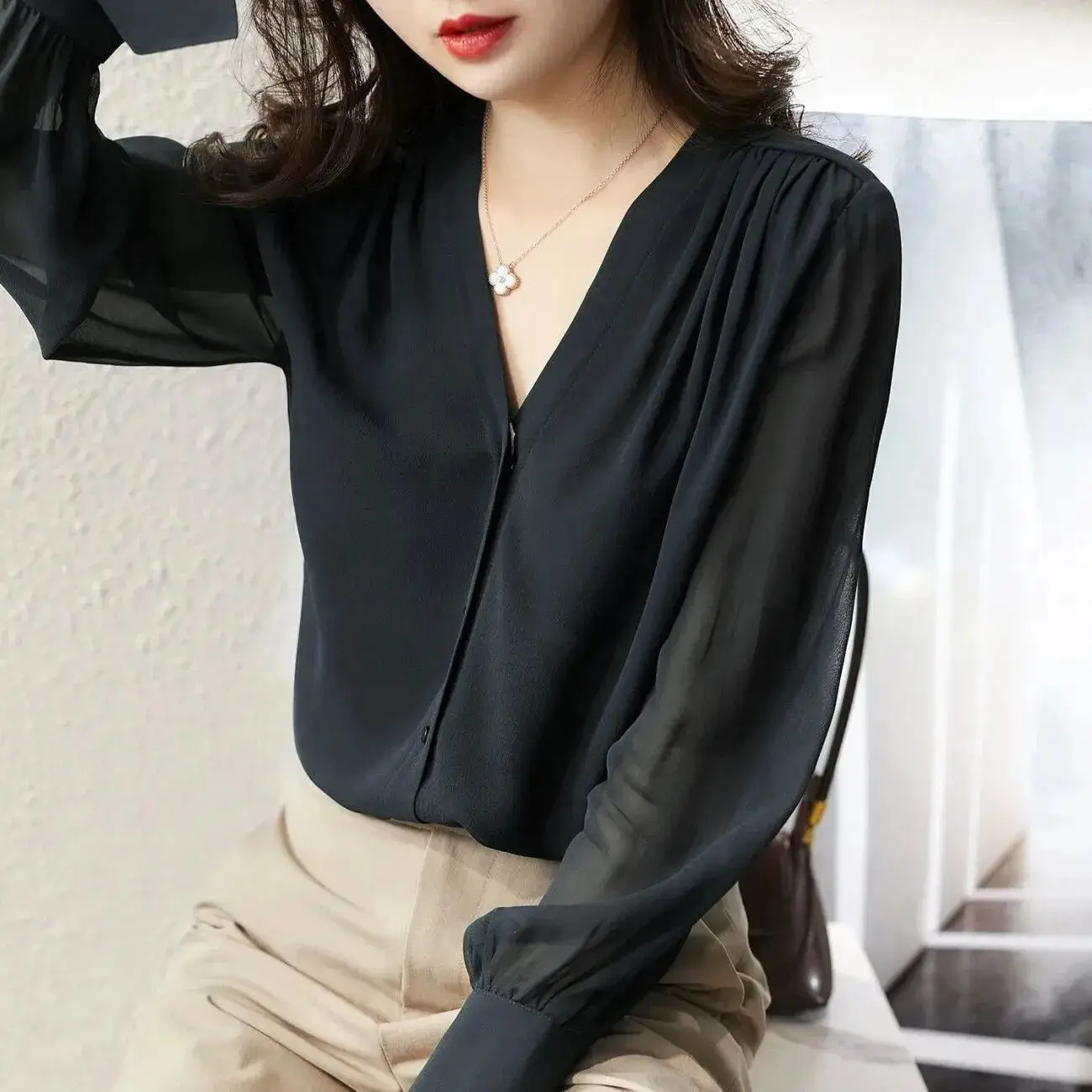 Long-sleeve Shirt Women\'s Spring and Autumn 2023 New French V-neck Design Sense Top Temperament Loose Chiffon Shirt