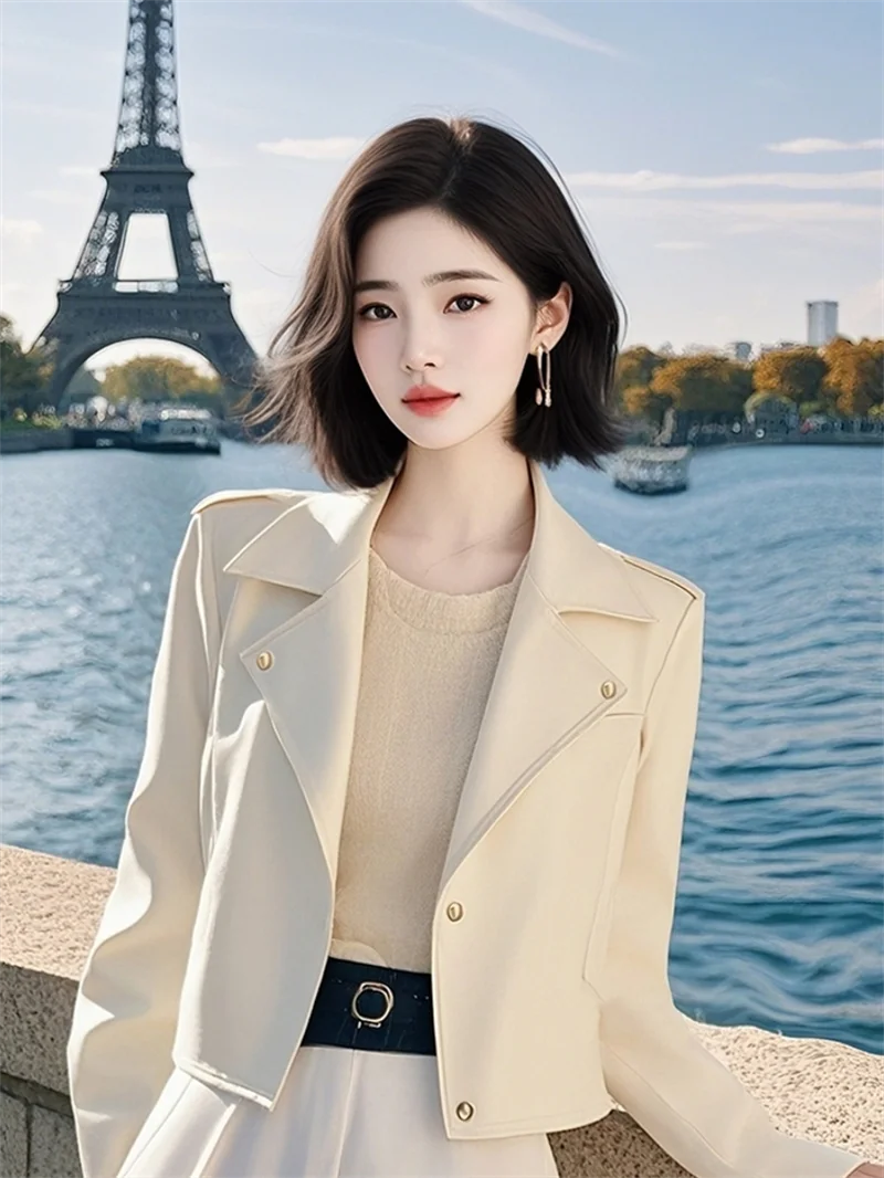 سترة جلدية نسائية موضة جديدة فريدة من نوعها سترة قصيرة لطيفة للغاية مزاجه عالية الشعور معطف جلد أبيض الإناث أوائل الربيع