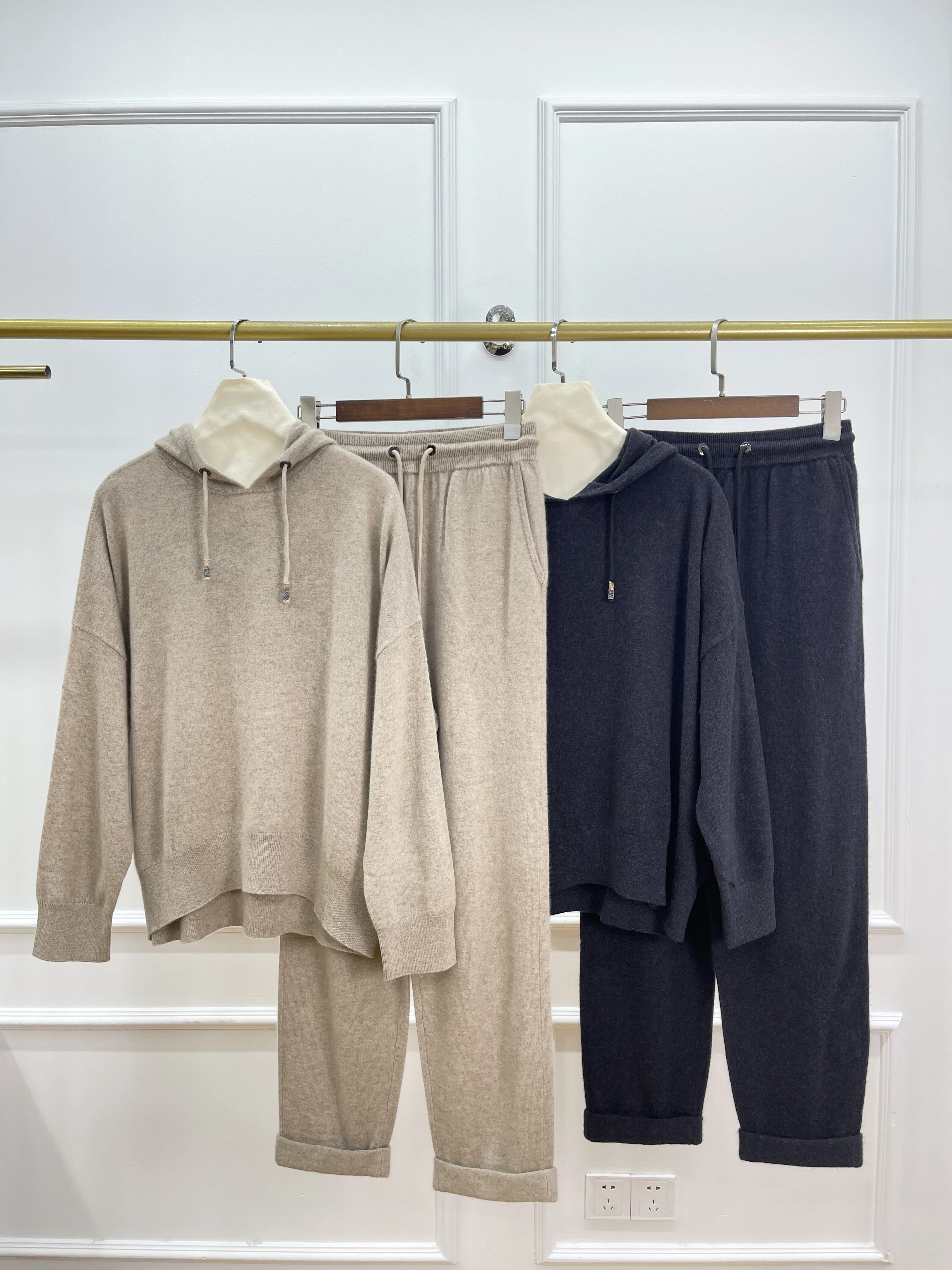 2025 가을 겨울 신상 울 니트 패션 정장 여성 후드 스웨터 + 캐주얼 팬츠 기품 있는 레트로 다용도