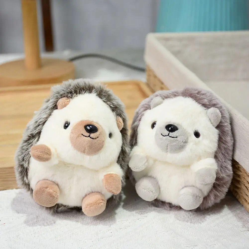 Uroczy breloczek z małym jeżem, pluszowa lalka, mini jeż, zawieszka z małym jeżem, miękki plusz, słodki pluszowy breloczek z jeżem.