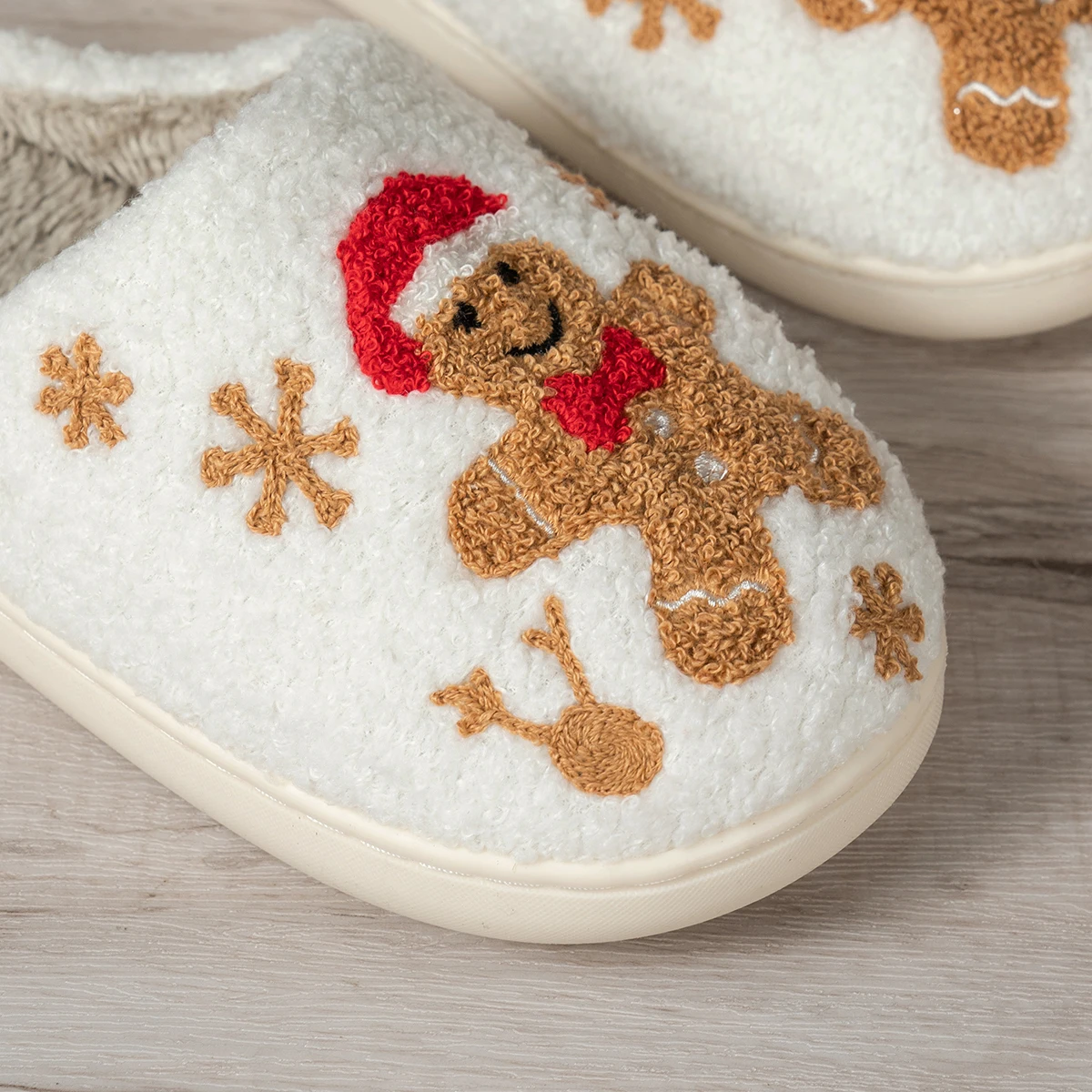 Christmas Winter Indoor Leisure Warm Slippers Embroidery Gingerbread Man Cartoon Pattern Women Comfy Soft Sole Home Fuzzy Shoes