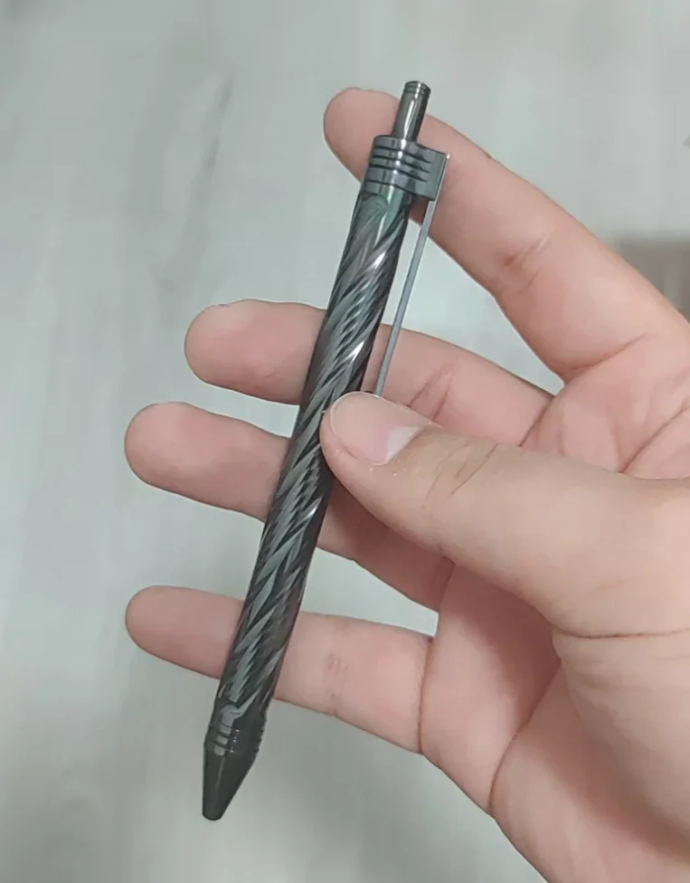 

Used EDC Zirconium alloy pen fitget decompression toy