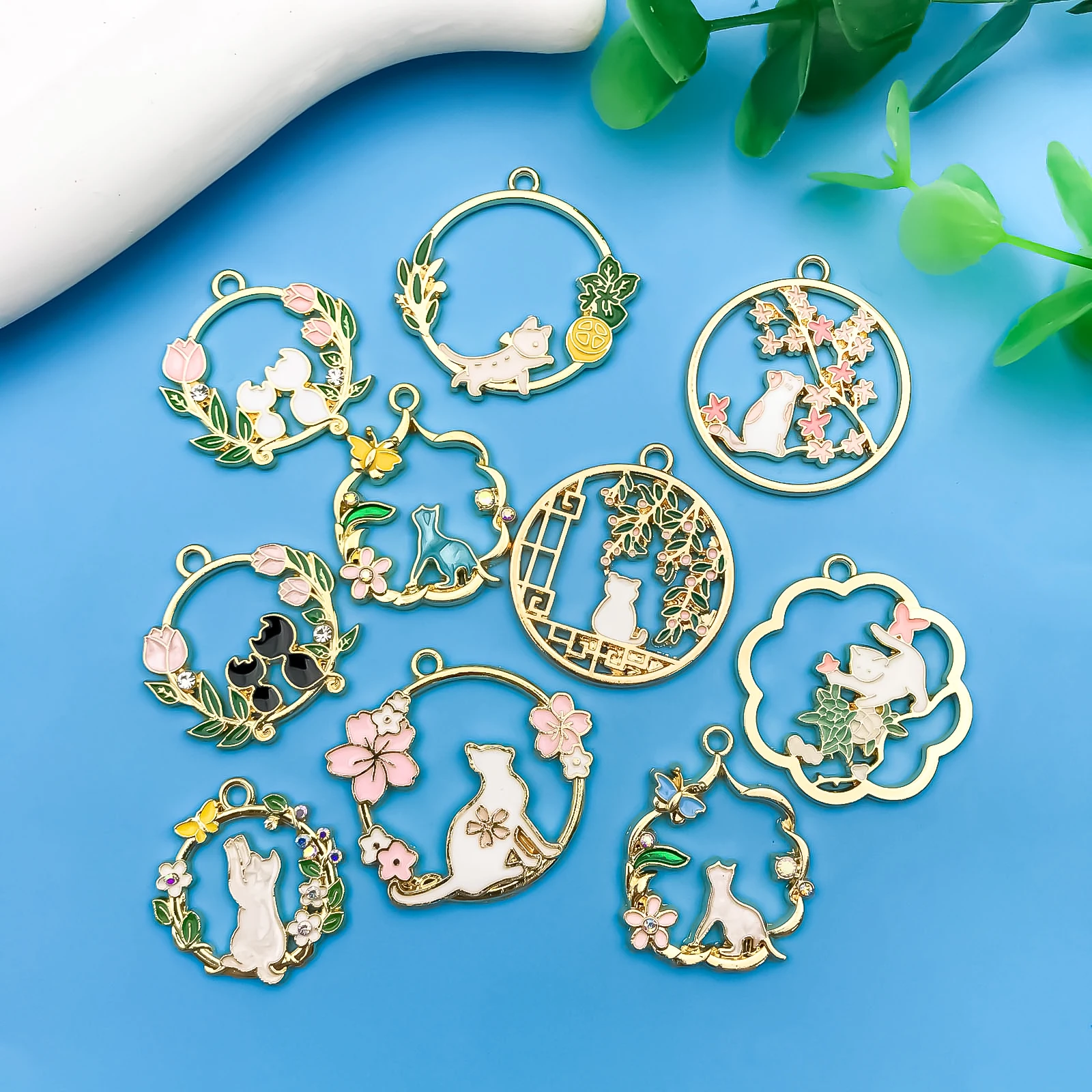 10pcs Alloy Pendants Flat Round Enamel Charms With Leaf And Cat Shape Charms Golden Medium Hollow Pendant For DIY Jewelry Making