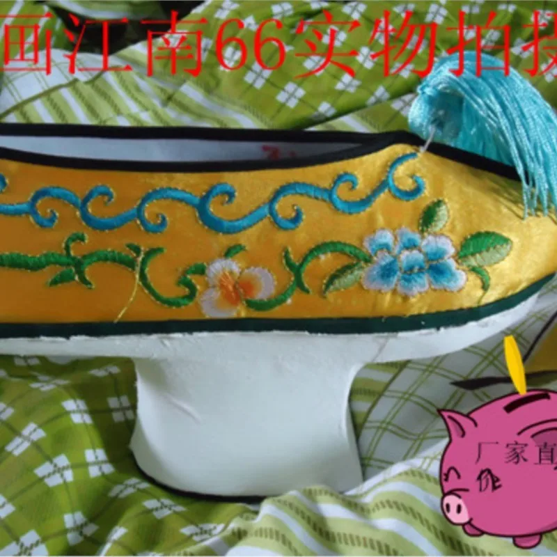 أحذية عالية الكعب بعلم وعاء الزهور زي قديم للنساء نمط سلالة تشينغ مطرزة من الأسفل