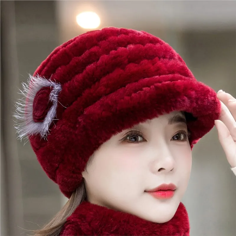 This is a thickened warm and versatile hat made of real fur for women in autumn winter suitable middle-aged elderly people