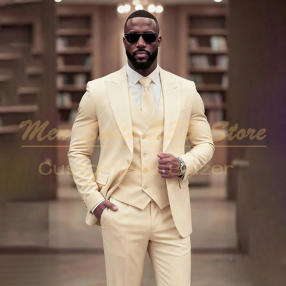 

Мужские свадебные костюмы на заказ 2026: Роскошный однобортный костюм-тройка с острыми лацканами, приталенный крой (пиджак, брюки, жилет)