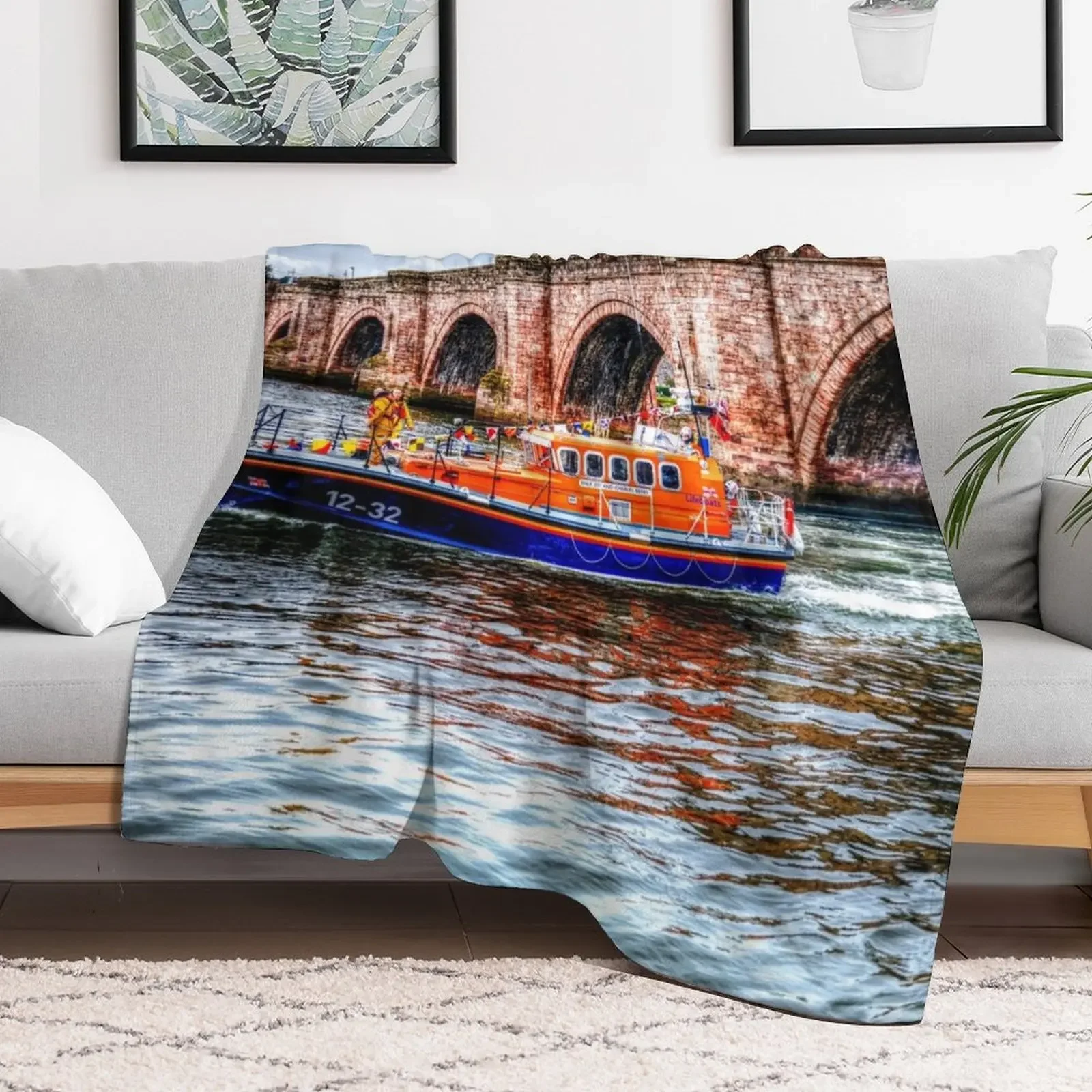 Berwick Upon Tweed RNLI Lifeboat And Old Bridge Throw Blanket Decorative Soft Throw Blanket for Couch Sofa