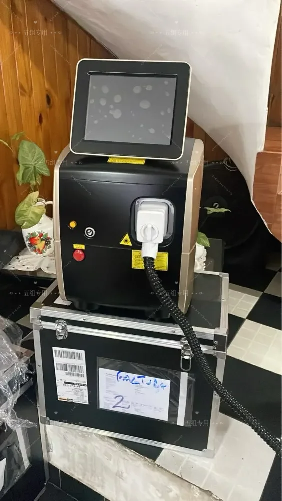 

Professional Diode Ice Titanium Laser Hair Removal Machine Portable 808 755 1064 Alexandrite Device 3 Waves Permanent Removal