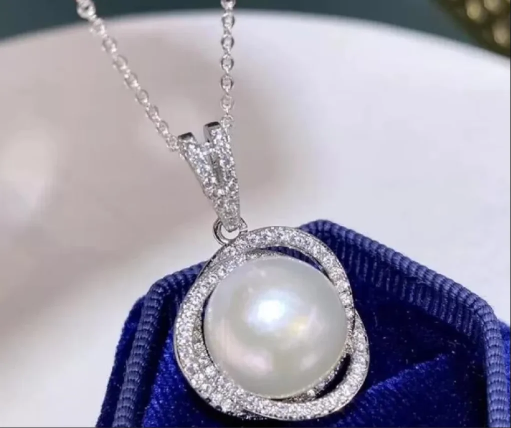 Fashionable and high-end pearl pendant AAA12-13mm natural South Sea white circular pearl pendant 18inch 925S